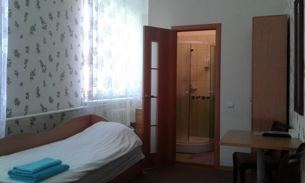 Viesu Maja Ezerkalns Hotel Kraslava Exterior photo